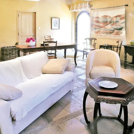 Sleeps 4 Pool Wifi Villa